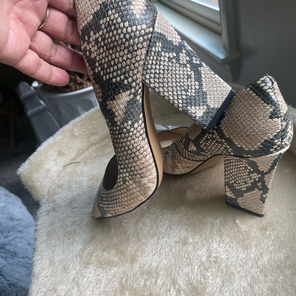 Vince Camuto Woman’s Faux Snake Pumps in SZ 8.5/EU39 Shoes are gorgeous - Picture 4 of 10